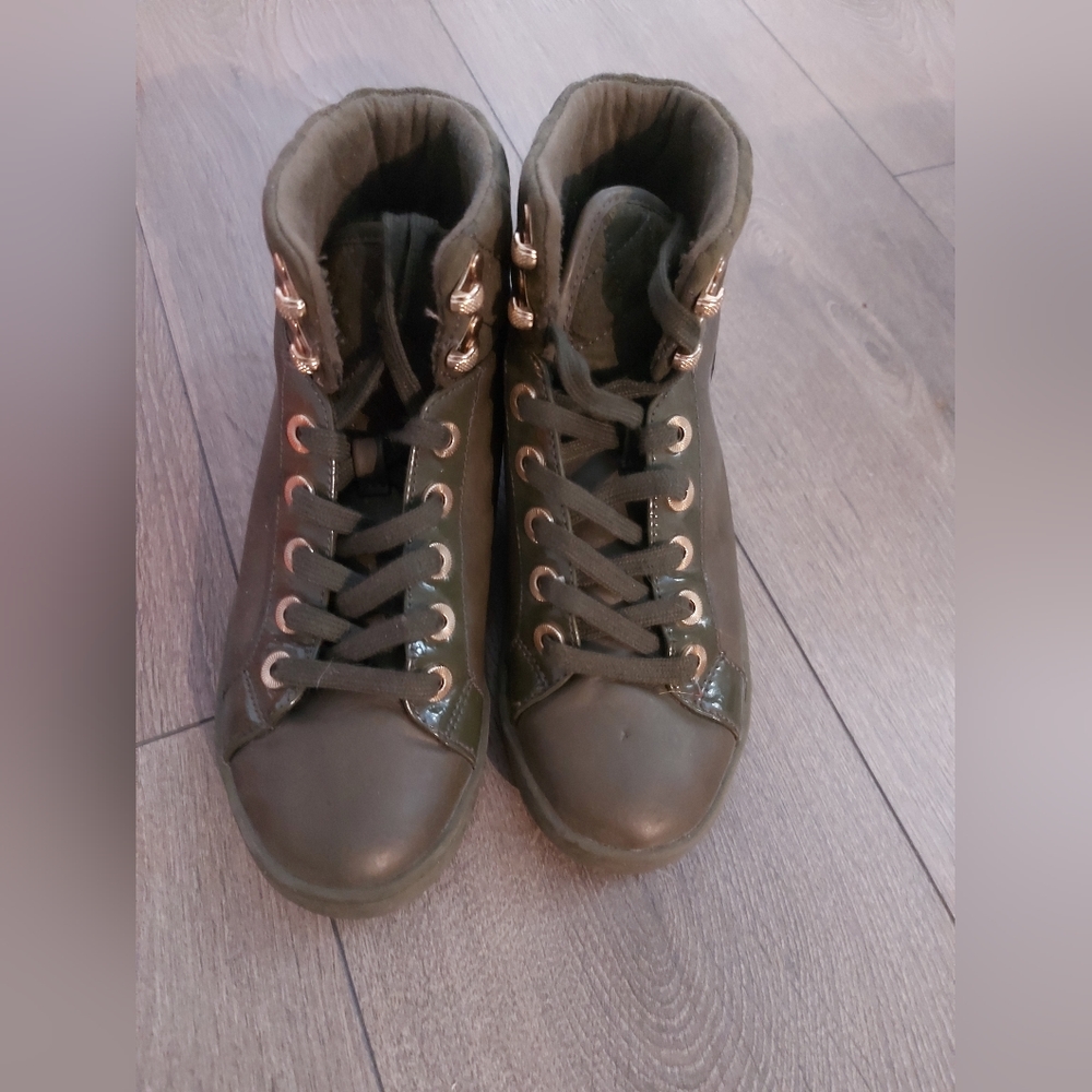 Aldo forest green sneakers size 6